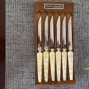 Tiene & country steak knifes by Washington Forge